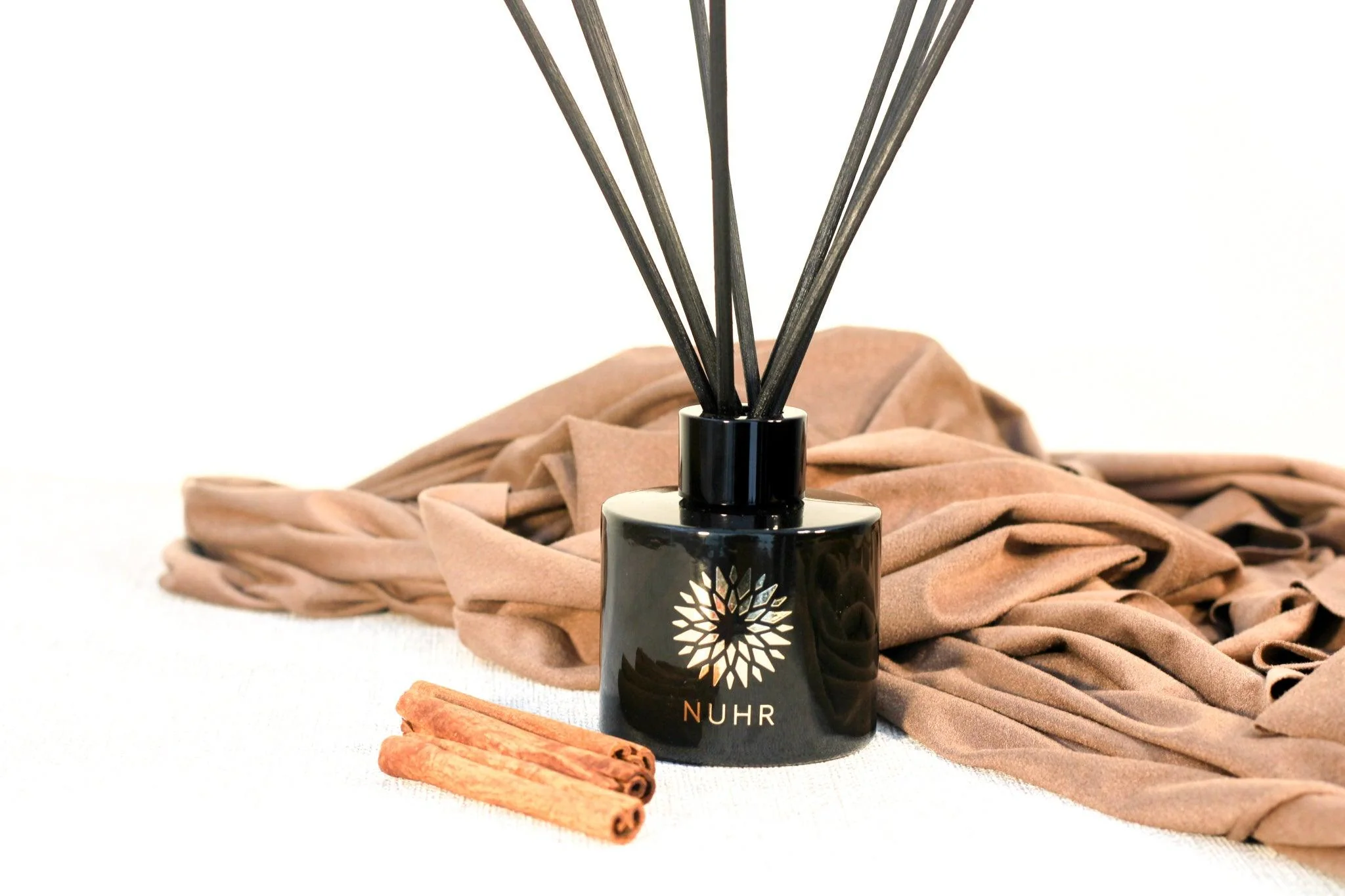 Luxury Reed Diffuser in Leather and Oud - Image 3