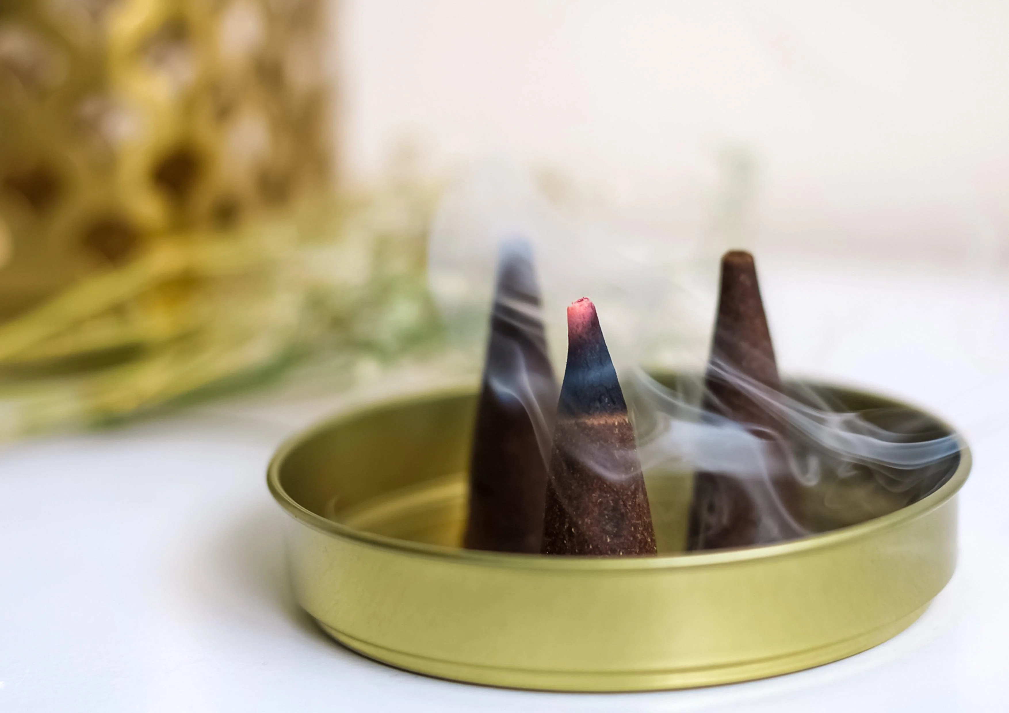 Luxury Oud Incense Cones - Oud and Amber - Image 4