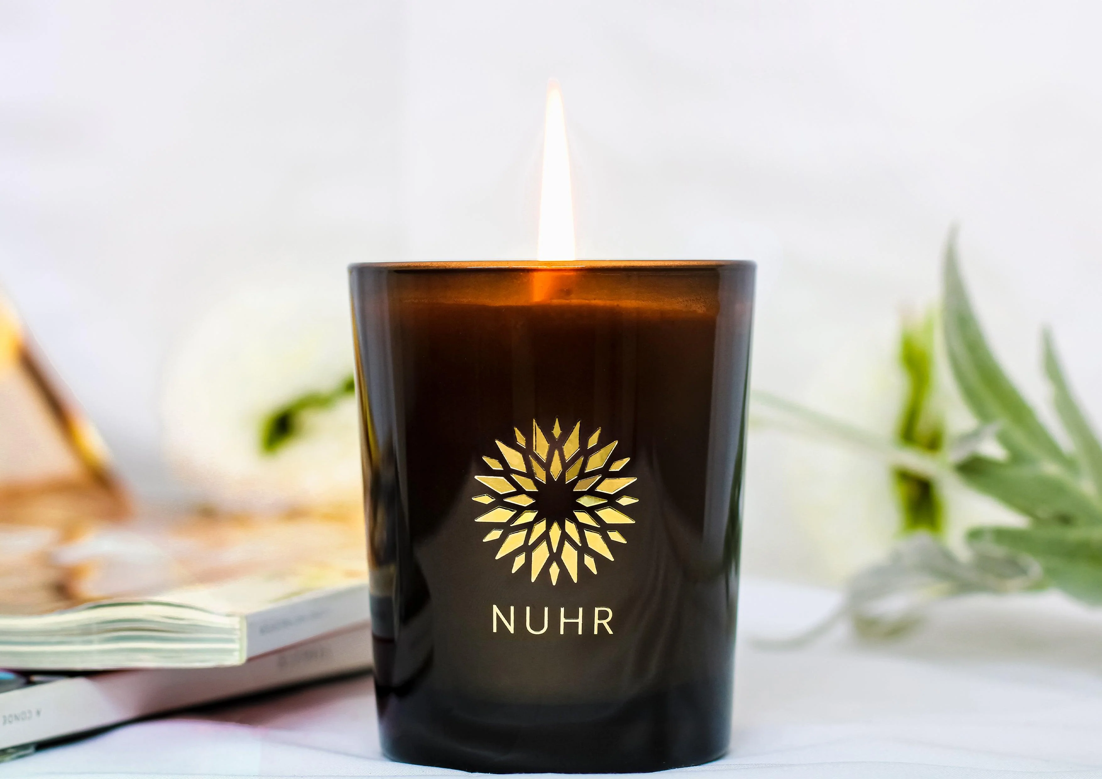 Oud & Amber Luxury Scented Candle - Image 5